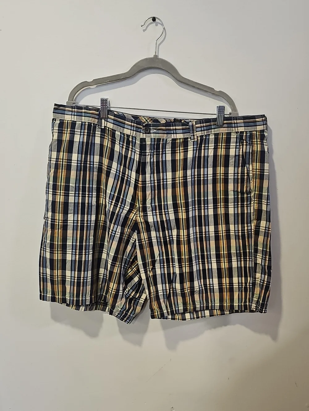 Club Room Men's Plaid Flat Front Shorts in Navy, Cream & Brown